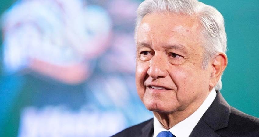 Acusa AMLO a los gobiernos del PRI y el PAN de entregar los bienes de la nación