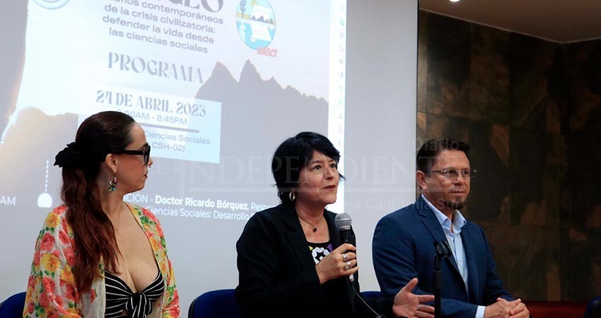 Estudiantes de UABCS exponen proyectos de investigación durante Coloquio en Desarrollo Sustentable y Globalización