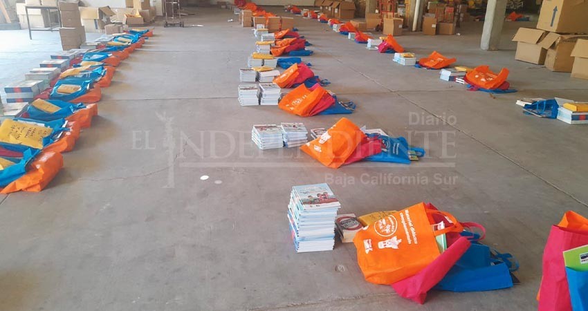 Inicia SEP con el reparto de libros de inglés Discovering Baja California Sur