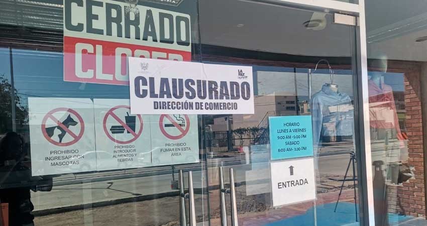 Encuentran otra cisterna y toma clandestina a la tienda El Uniforme Encuentran otra cisterna y toma clandestina a la tienda El Uniforme