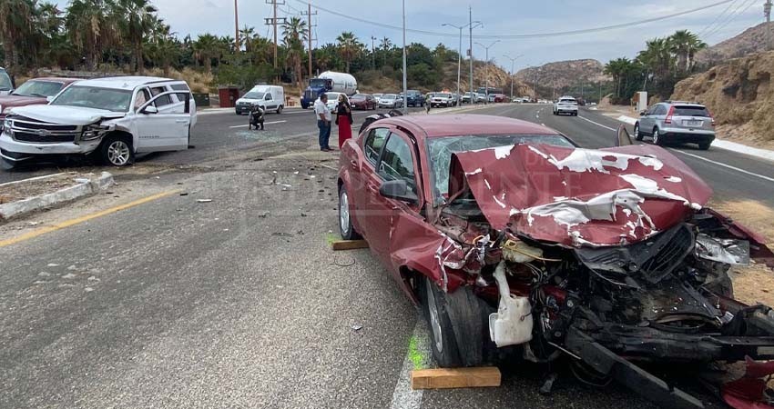 Accidente vehicular en Los Cabos deja 8 heridos, entre ellos un menor Accidente vehicular en Los Cabos deja 8 heridos, entre ellos un menor