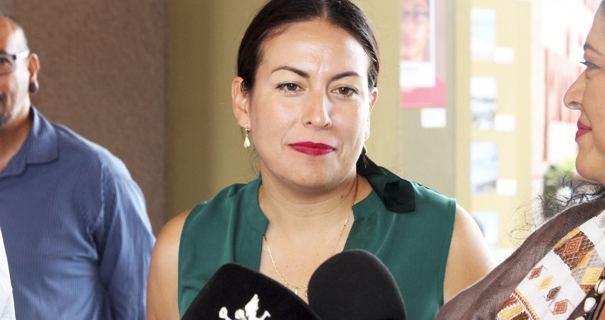 Reconoce alcaldesa de La Paz desorden en la dirección de comercio Reconoce alcaldesa de La Paz desorden en la dirección de comercio