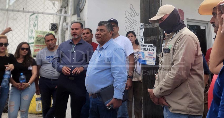 Trabajadores del OOMSAPAS La Paz exigen que cumplan con pago retroactivo al salario