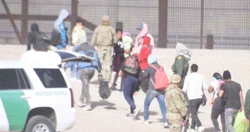 Se entregan mil migrantes a la Patrulla Fronteriza en Ciudad Juárez
