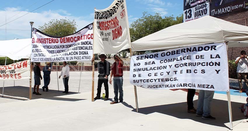 Magisterio denuncia corrupción al interior del CECYTE Magisterio denuncia corrupción al interior del CECYTE