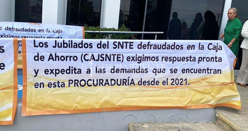 Exigen jubilados del SNTE justicia pronta y expedita por el fraude de la caja de ahorro Exigen jubilados del SNTE justicia pronta y expedita por el fraude de la caja de ahorro