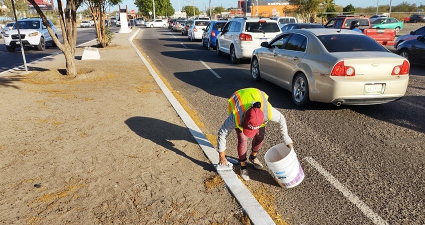 Realiza Servicios Públicos La Paz trabajos de pintura del bulevar Pino Pallas