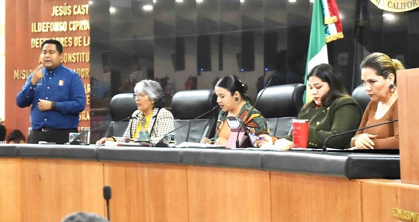 Recibe Congreso iniciativa ciudadana para democratizar a UABCS