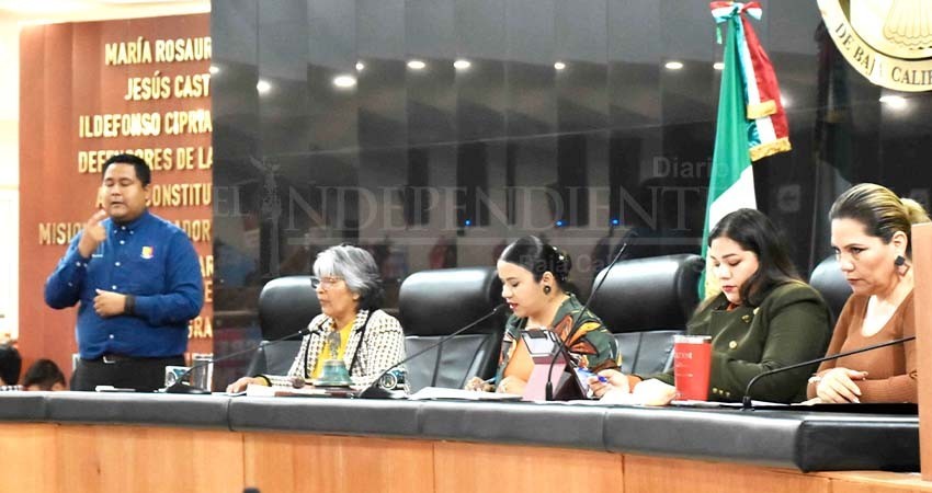 Recibe Congreso iniciativa ciudadana para democratizar a UABCS