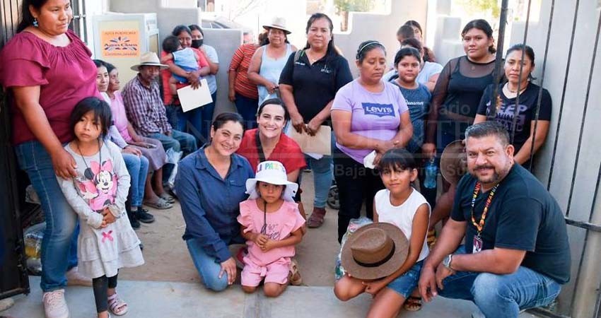 Entregan apoyos alimentarios a 20 familias en Los Planes