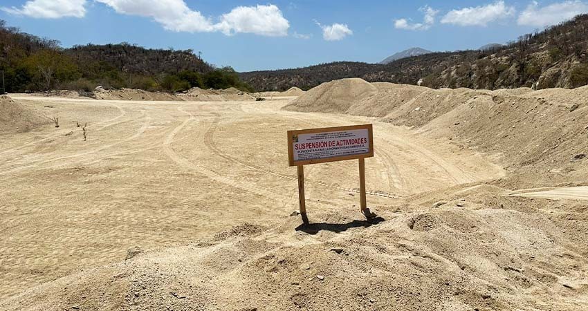 Gobierno de Los Cabos atiende una denuncia ciudadana por la extracción de materiales que provocó un socavón
