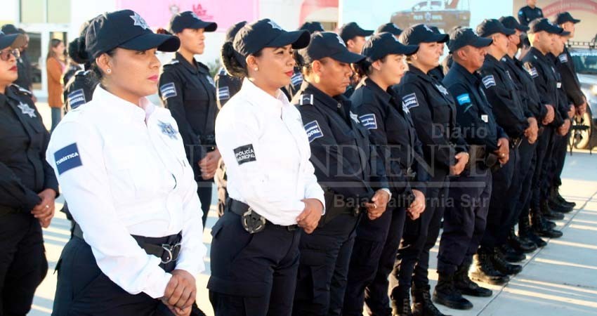 Policías de La Paz reciben primer pago de retroactivo por aumento del 10% al salario Policías de La Paz reciben primer pago de retroactivo por aumento del 10% al salario