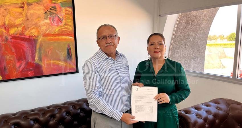 Entrega diputada González Díaz a Rector de UABCS punto de acuerdo para atención post COVID19