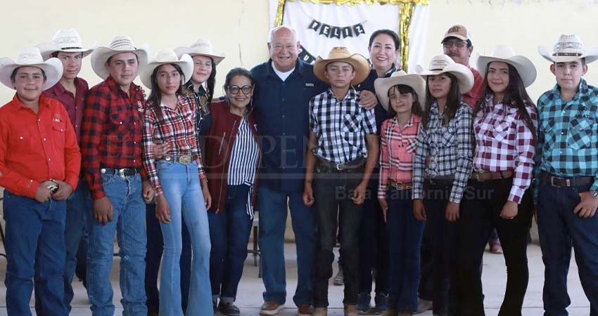 Entrega el gobernador Castro Cosío apoyos a proyectos productivos en Mulegé y supervisa obra carretera Vizcaíno-Guerrero Negro