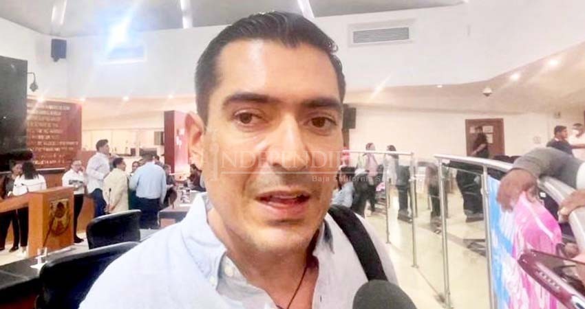 Ex líder del PAN solicita a la Administración De Castro Cosío patente de notaria Ex líder del PAN solicita a la Administración De Castro Cosío patente de notaria