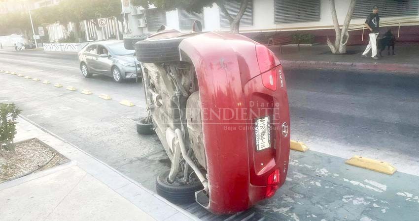 La venció el cansancio y terminó volcando su vehículo La venció el cansancio y terminó volcando su vehículo