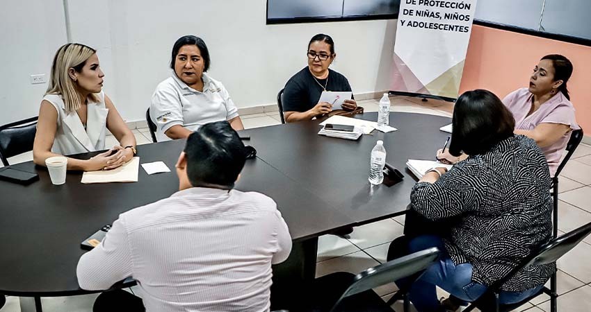 Se reúne DIF La Paz con la Titular del Programa de Becas Benito Juárez