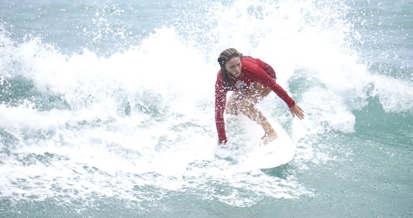 Triunfan atletas sudcalifornianas en competencias de surf Triunfan atletas sudcalifornianas en competencias de surf