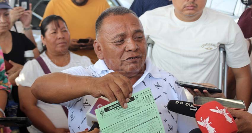 Comerciantes buscan a la presidenta para exigir solución al retiro de sus locales