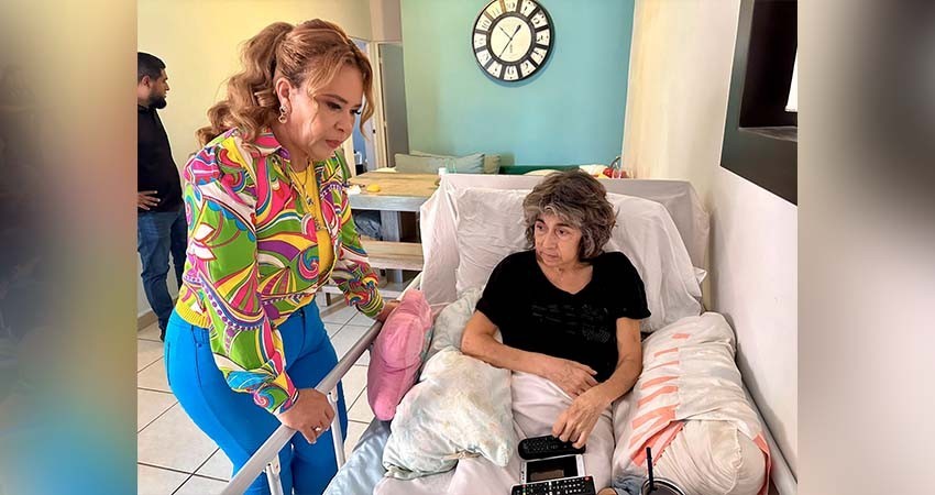 Entrega DIF Los Cabos cama hospitalaria en apoyo para una ciudadana con dificultades motrices