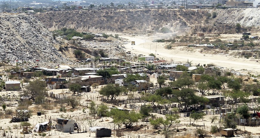 Reubicación de familias en riesgo de Los Cabos, responsabilidad del gobierno estatal y municipio: Velázquez Alzúa Reubicación de familias en riesgo de Los Cabos, responsabilidad del gobierno estatal y municipio: Velázquez Alzúa