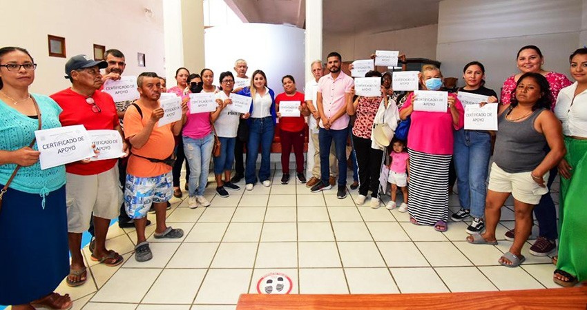 Entrega Ayuntamiento Los Cabos apoyo a 23 familias de CSL