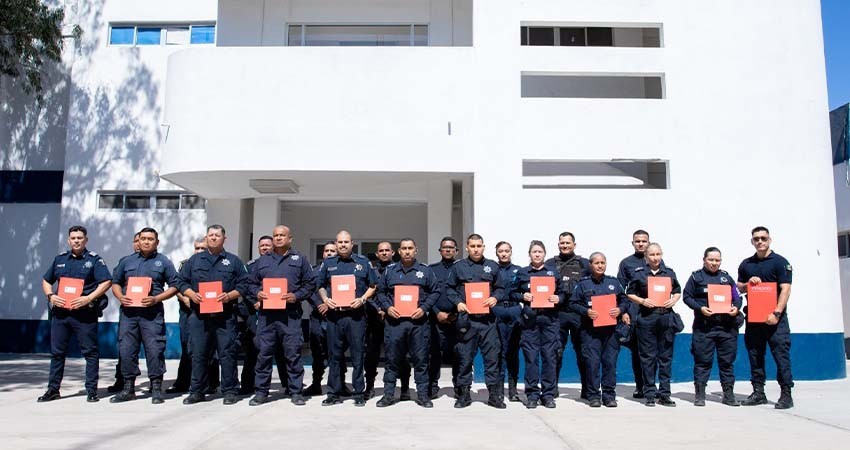 185 policías municipales en La Paz tienen estudios universitarios o de posgrado