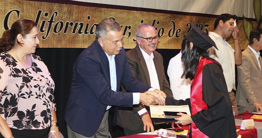 Egresan de la Normal Superior 150 estudiantes de licenciatura de secundaria