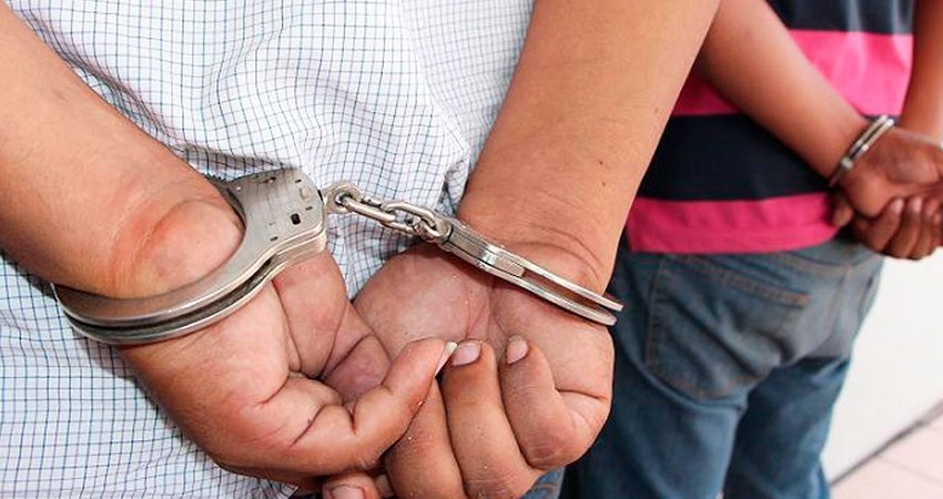 Inicia FGR investigación contra dos personas por posesión de narcóticos y portación de arma de fuego