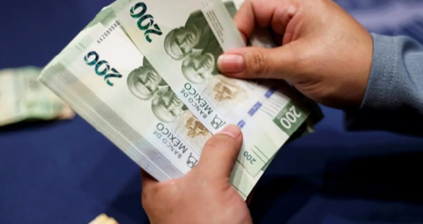 Recaudación de IVA tiene su peor caída en 3 años por efecto secundario del superpeso