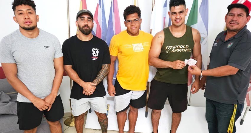 Entrega Ayto Los Cabos apoyos económicos a atletas del municipio