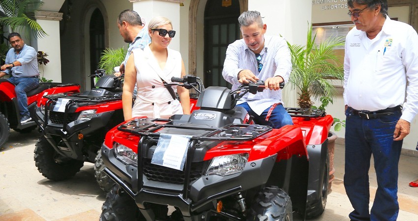 Entrega Leggs Castro cuatrimotos todoterreno a la dirección de Ecología