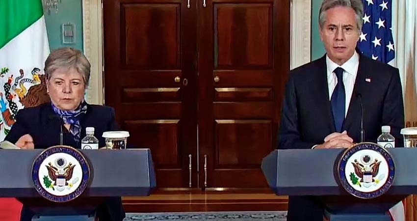México y EU crearán grupo de trabajo para retirar boyas alambradas en Texas México y EU crearán grupo de trabajo para retirar boyas alambradas en Texas