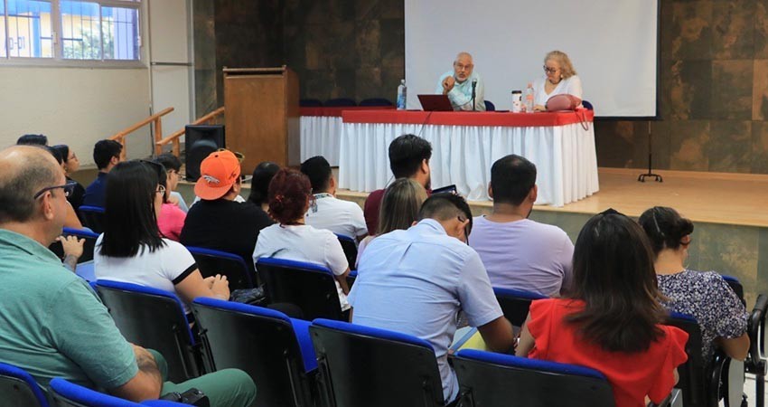 Académico de la Universidad de Texas dicta conferencia en la UABCS sobre género y las ciencias sociales