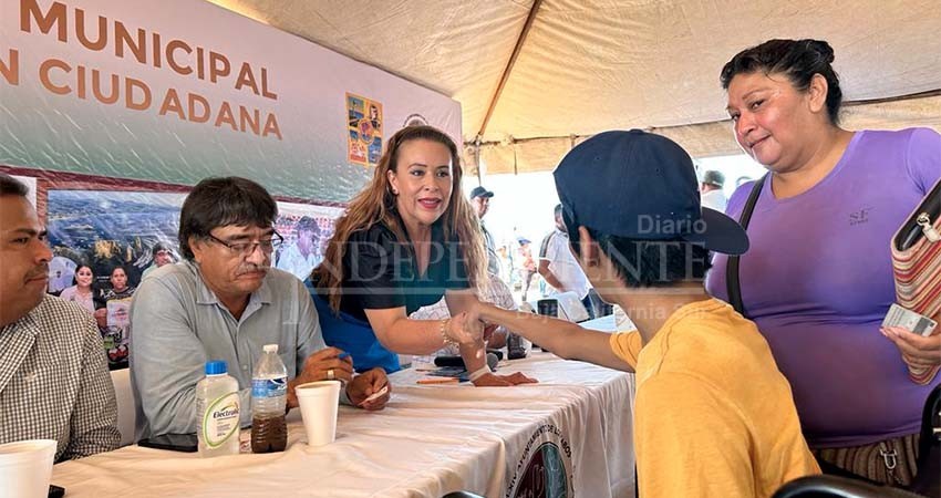 DIF Los Cabos entrega apoyos directos durante audiencia públicas