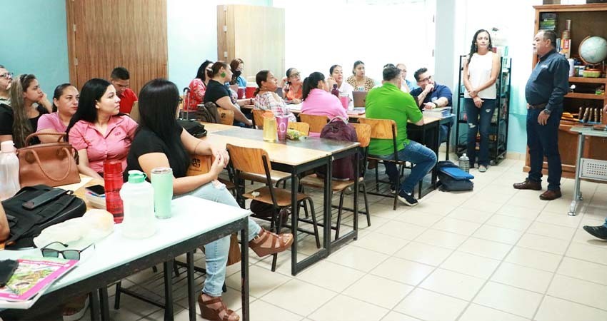 Más de 9 mil docentes en BCS analizan nuevos libros de texto y programas de la Nueva Escuela Mexicana