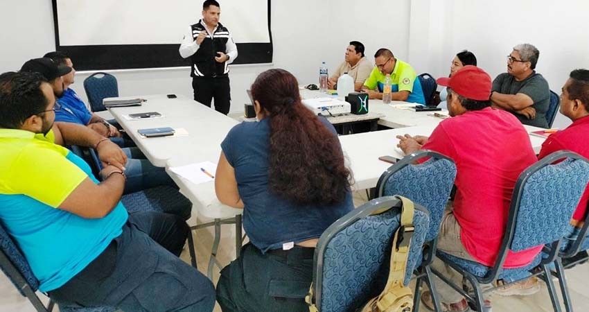 Imparte Protección Civil La Paz el curso de operador de vehículo de emergencia