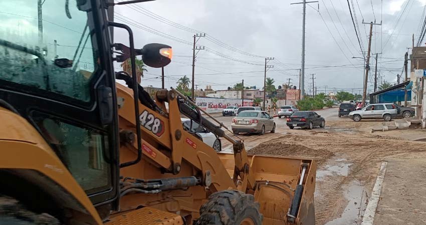 Empiezan la rehabilitación y limpieza de calles por los efectos de las lluvias registradas