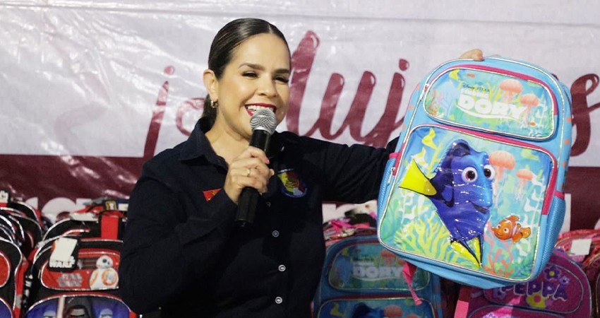 Entrega diputada Gabriela Montoya útiles escolares a niñas y niños de Los Cabos Entrega diputada Gabriela Montoya útiles escolares a niñas y niños de Los Cabos