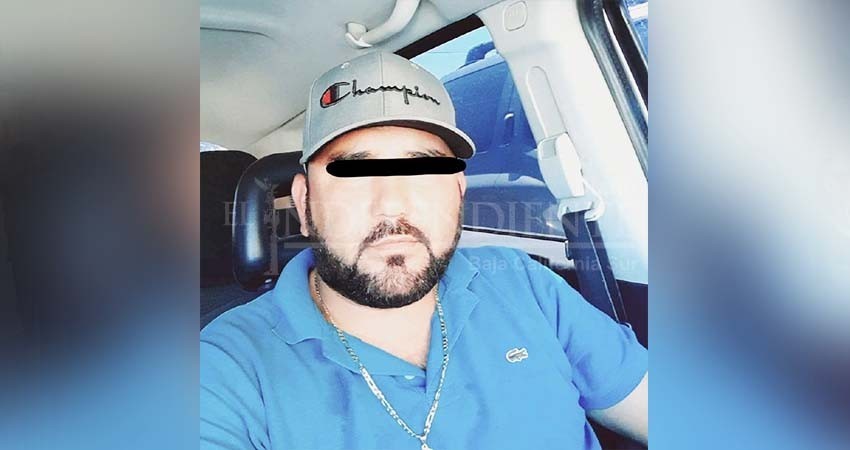 Captan como hombre "arrastrando" a su pareja con un vehículo Captan como hombre "arrastrando" a su pareja con un vehículo
