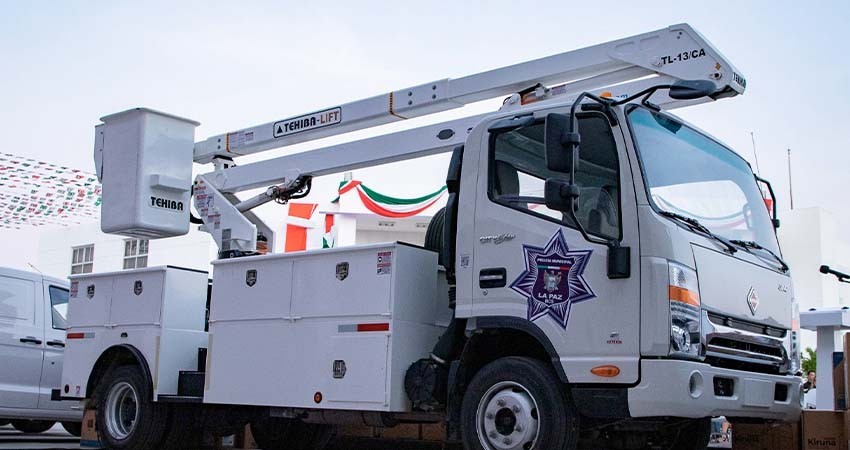 Recibe Policía Municipal de La Paz un vehículo tipo grúa