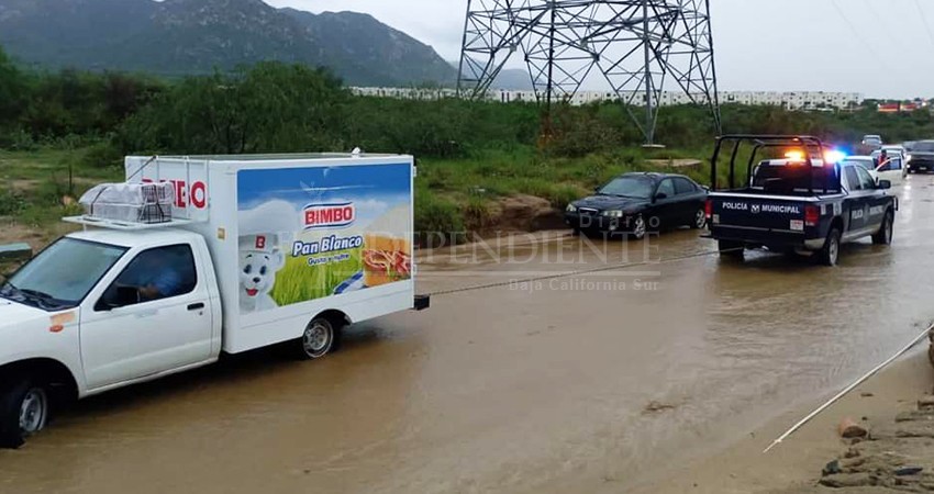 Fuertes lluvias en Los Cabos impacta nuevamente en sus vialidades Fuertes lluvias en Los Cabos impacta nuevamente en sus vialidades