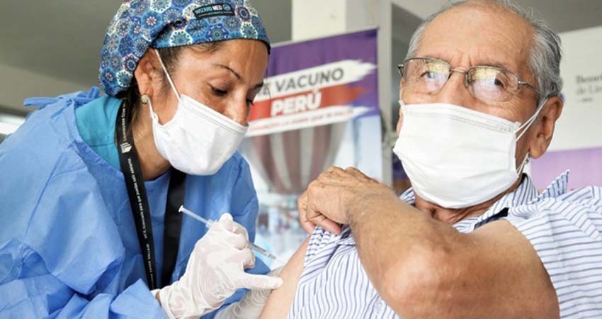 Organizaciones piden vacunas actualizadas para campaña invernal contra COVID-19 en México