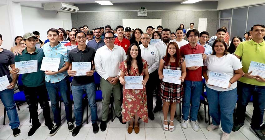 UABCS reconoce excelencia académica de sus estudiantes de Sistemas Computacionales