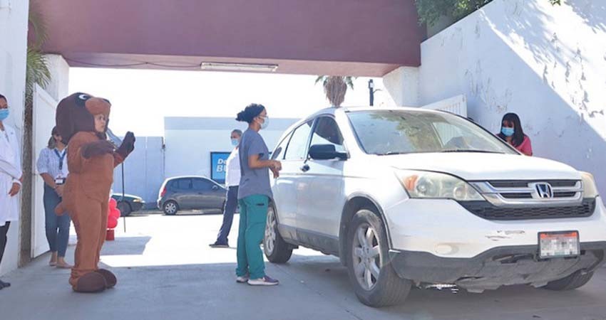 Salud estatal opera en La Paz, circuito vehicular para aplicación de vacuna antirrábica canina y felina