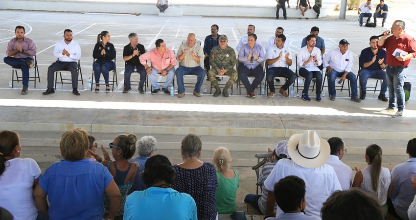 Se reúnen autoridades estatales y municipales con pescadores de La Ribera