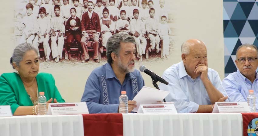 Presentan en la UABCS libro conmemorativo por el centenario de la SEP