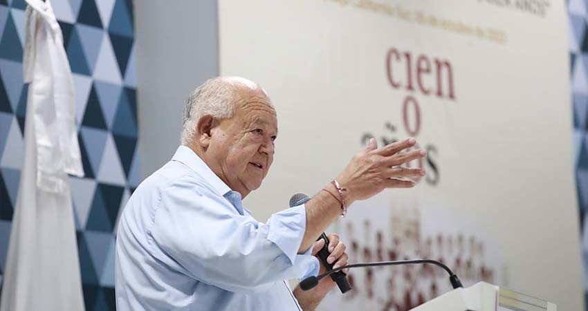 Acude gobernador Castro Cosío a presentación de libro “secretaría de educación pública, 100 años”
