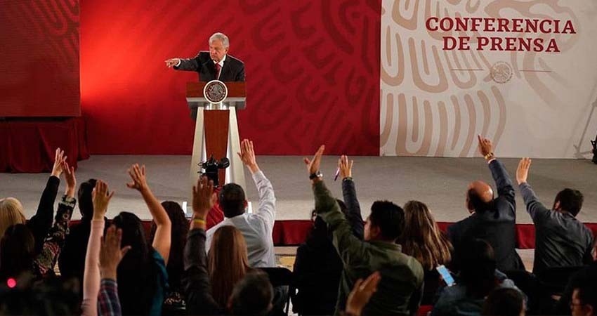 Niega el INE suspender las mañaneras, pero le pide que respete la ley