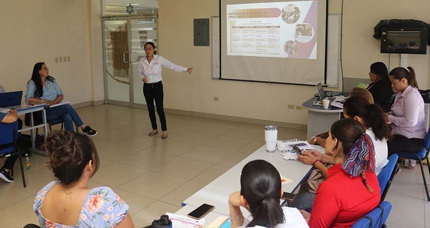 Capacitan a educadoras de La Paz sobre protocolos de seguridad